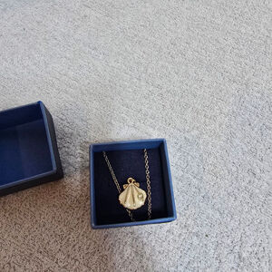 Women's Unbranded Shell Pendant Necklace One Size Gold White